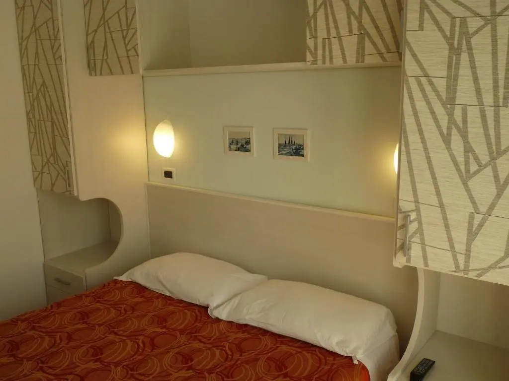 Standard Double room with sea view (full double bed)
