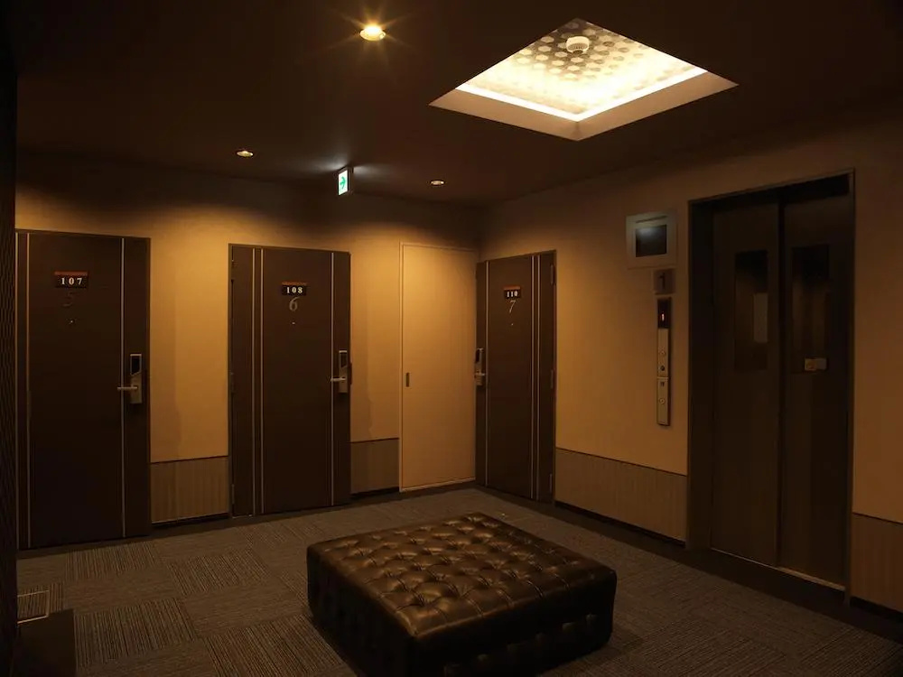 Lobby & Reception