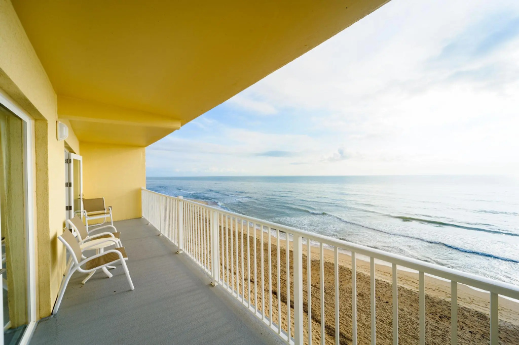 Standard Double room oceanfront (full double bed)