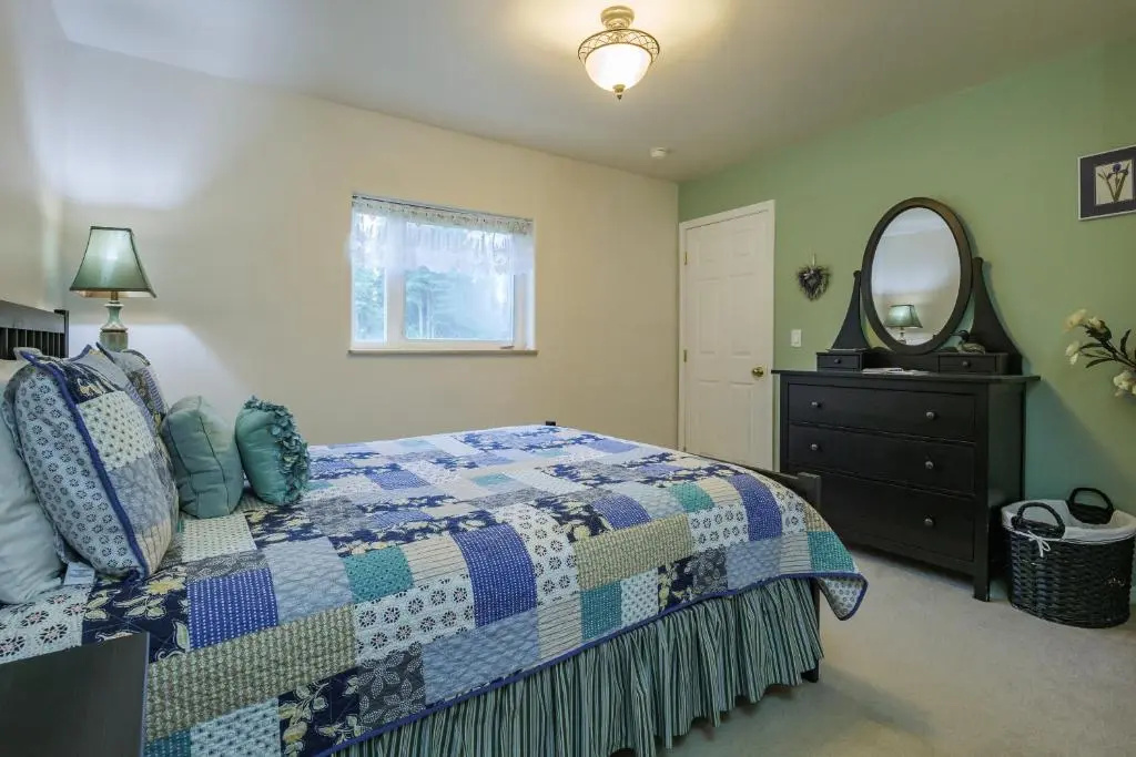 Double Suite (full double bed)
