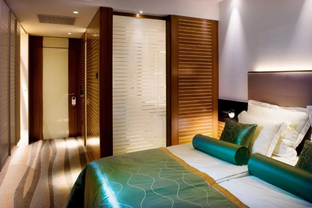 Comfort room