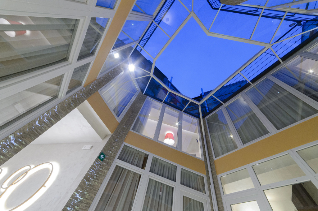 Lobby & Reception