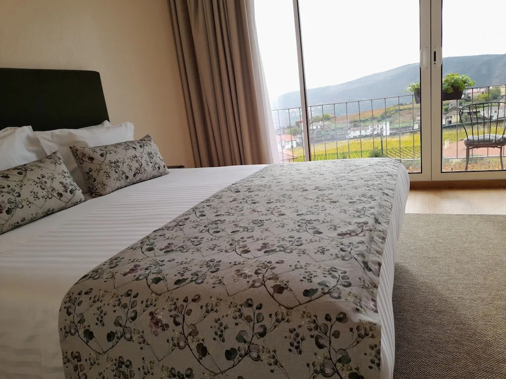 Deluxe Double room (full double bed)