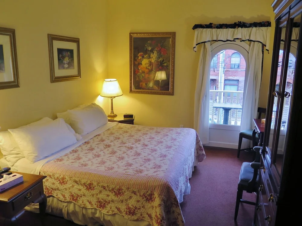 Madison Manor Boutique Hotel — фото