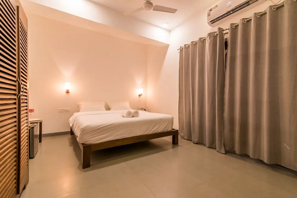 Deluxe Double room beachfront (full double bed)