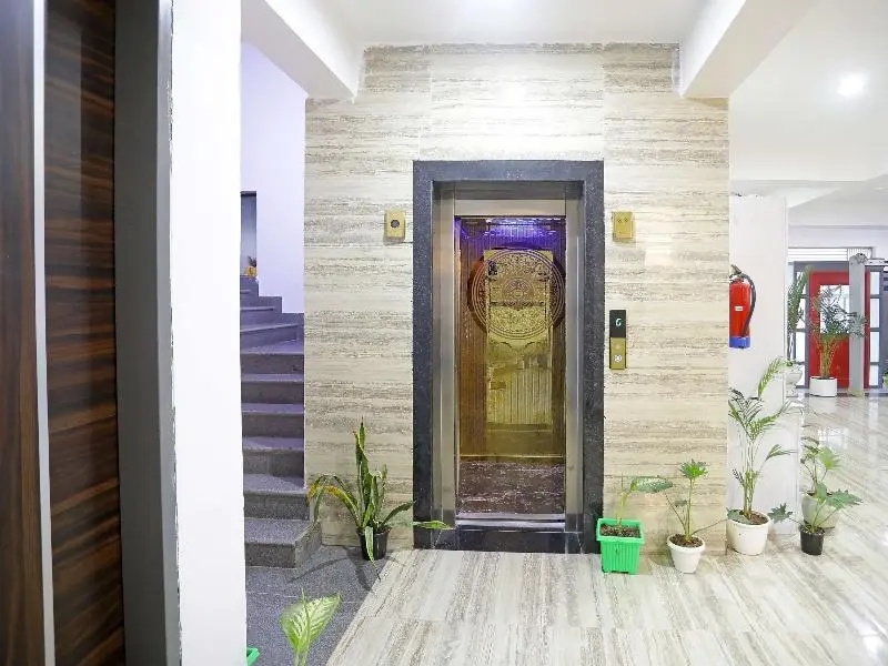 Lobby & Reception