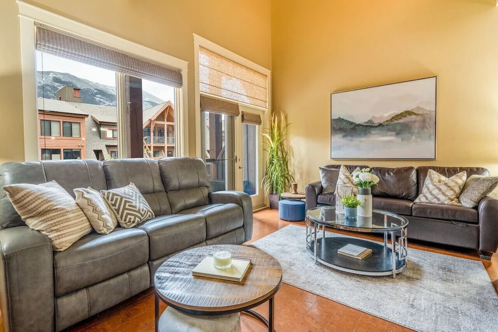 Luxury 3-Br Penthouse | INDOOR Pool & Hot Tub | Pool Table | 2 Decks + Mtn Views - фото 8