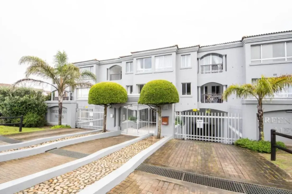 18 Greenpoint Mews