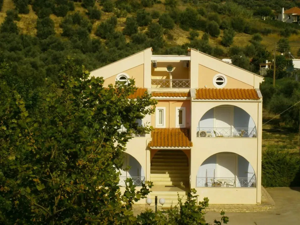 Kaiafas Lake Hotel