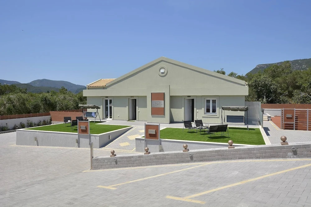 Villa Bratou Ignis Sleeps 6 With Parking