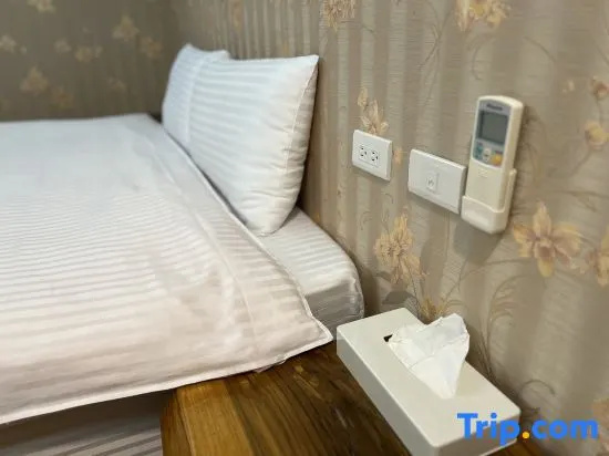 Deluxe Double room (full double bed)