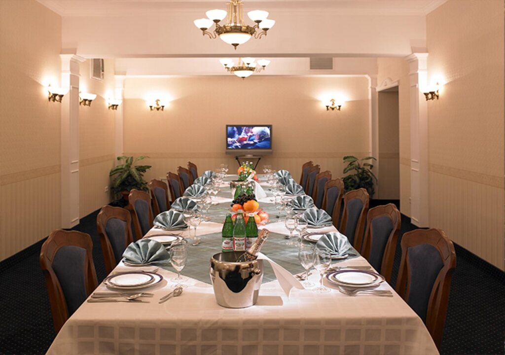 Hotel Ukraine by null