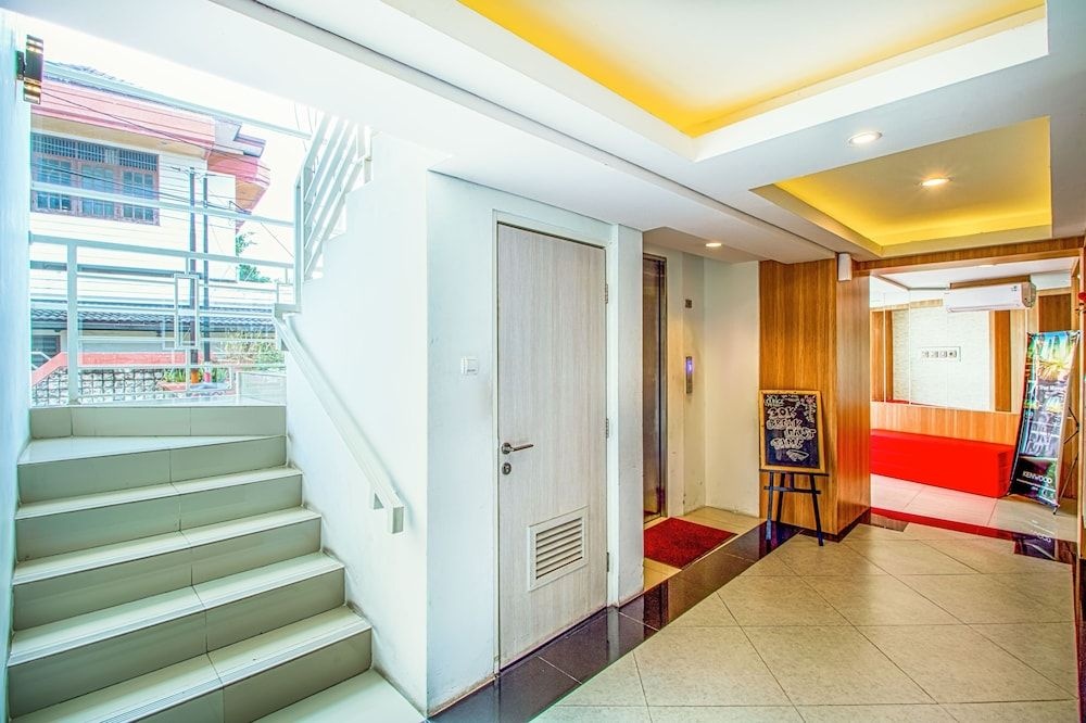 Lobby & Reception