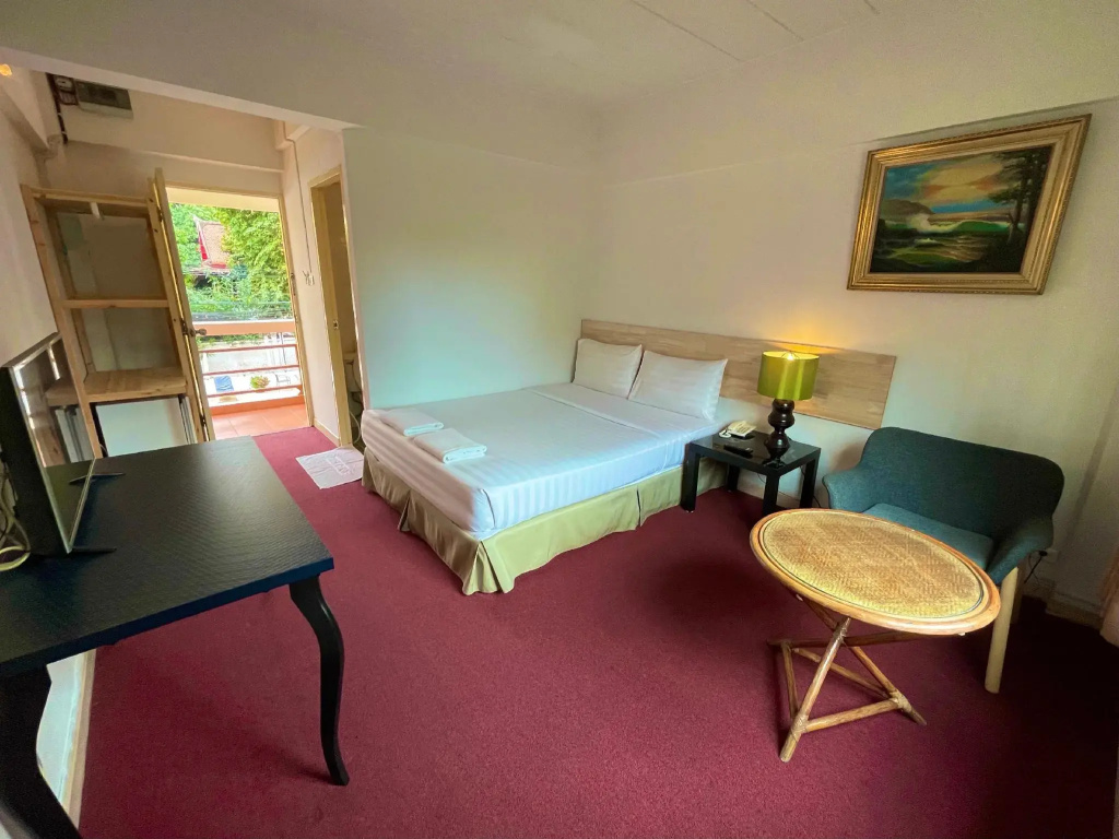 Double Suite (full double bed)