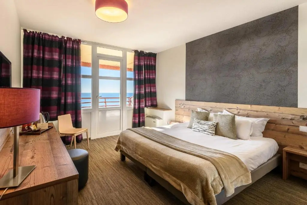 Superior room with partial ocean view