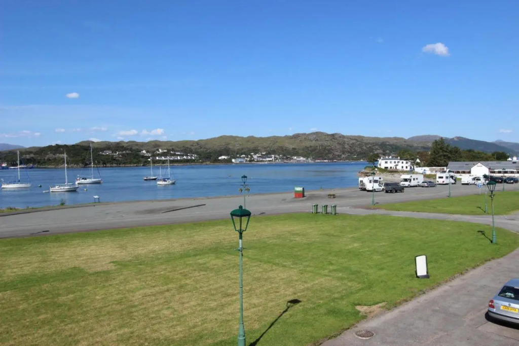 Skye Backpackers by null