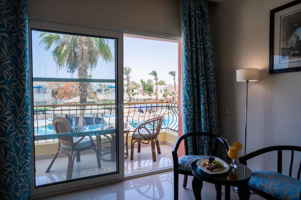 Номер с видом на бассейн в Sierra Sharm El Sheikh Hotel