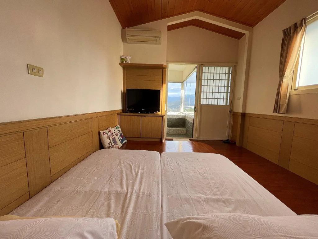 Double Suite (full double bed)