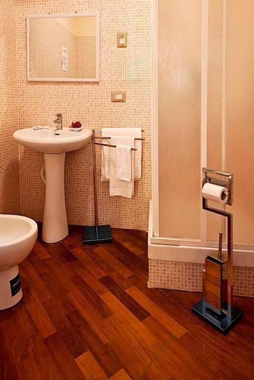 Standard Double room with balcony (full double bed)