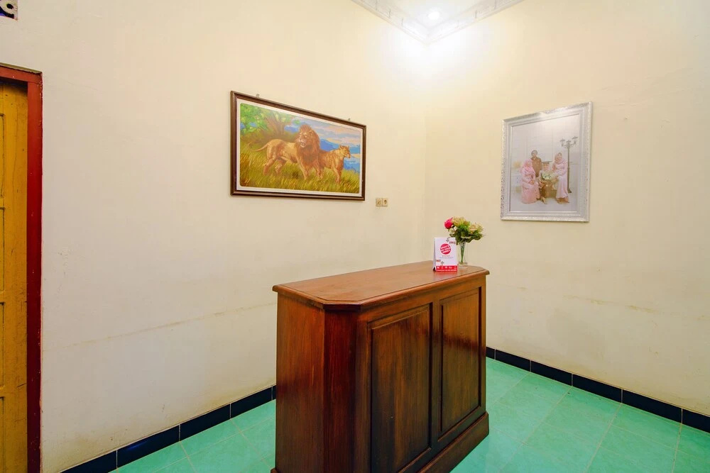 Lobby & Reception