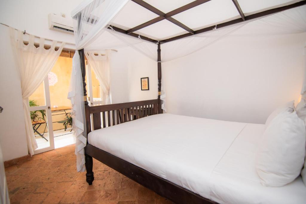 Mango House