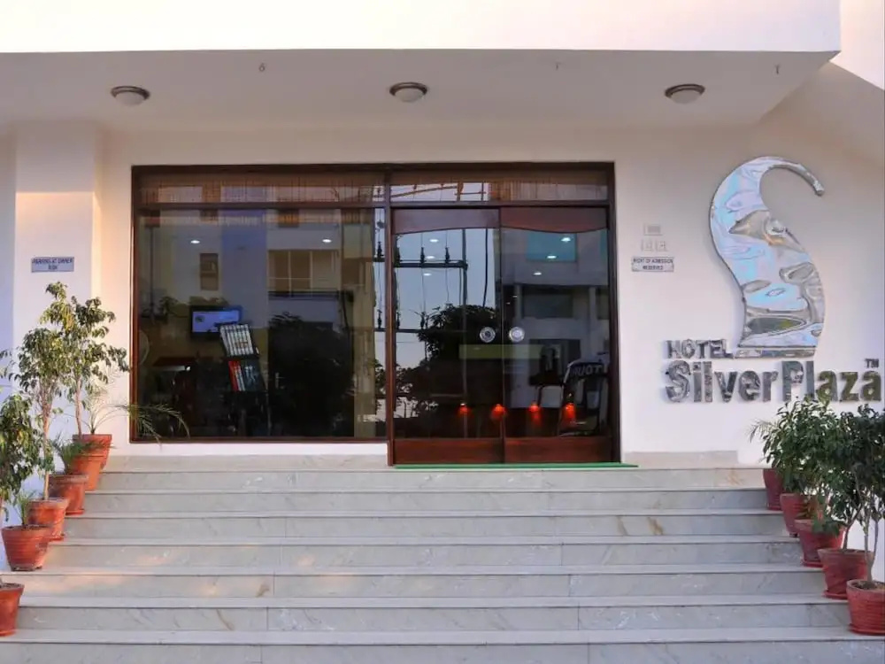 OYO 12957 Hotel Silver Plaza