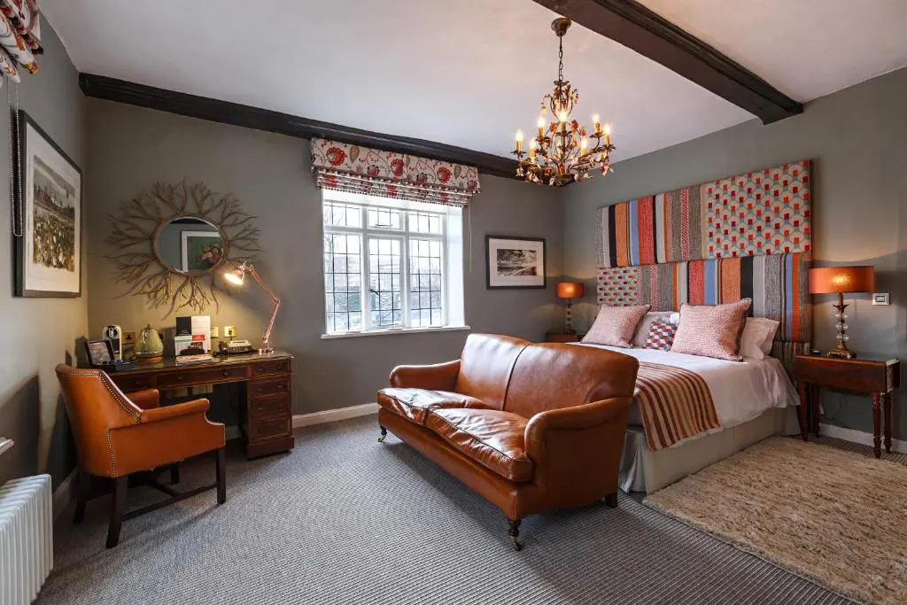 Deluxe Double room (full double bed)