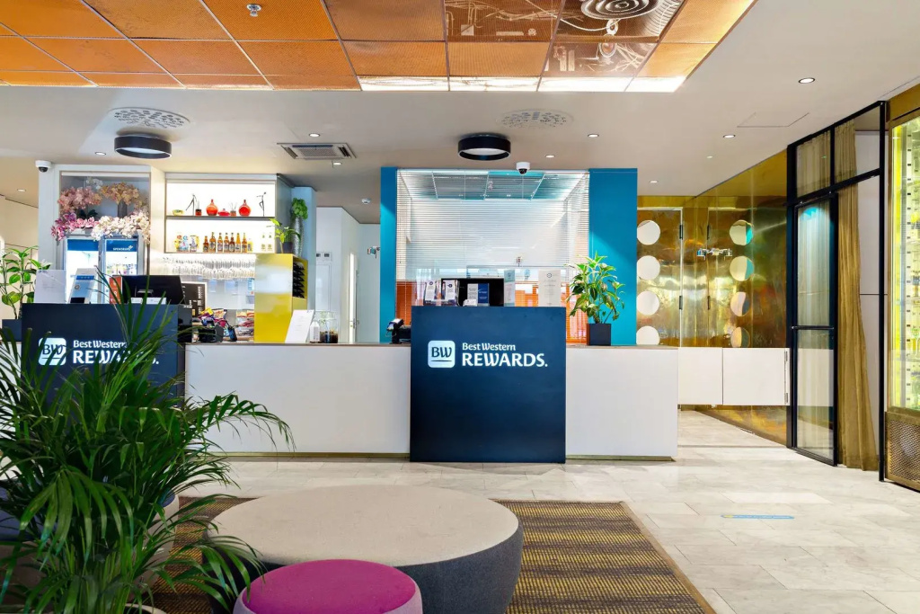 Lobby & Reception