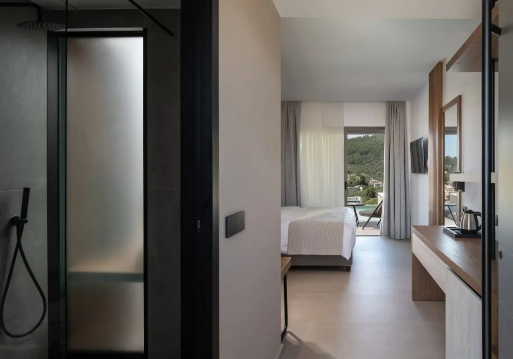Deluxe Double room with sea view (full double bed)