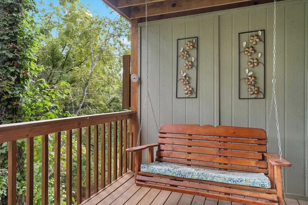 The Greenview Haven: Cozy For 6!