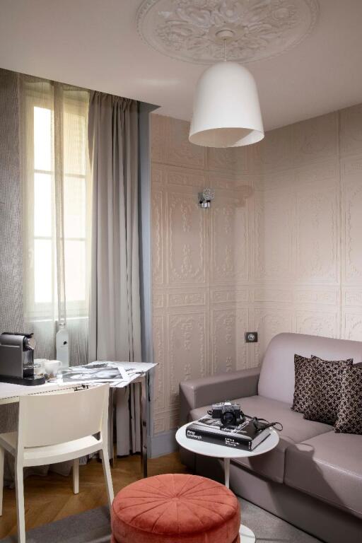 標準雙人房，配有大床