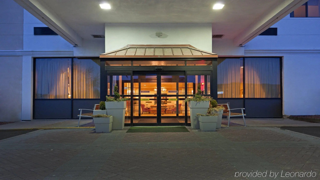 Lobby & Reception