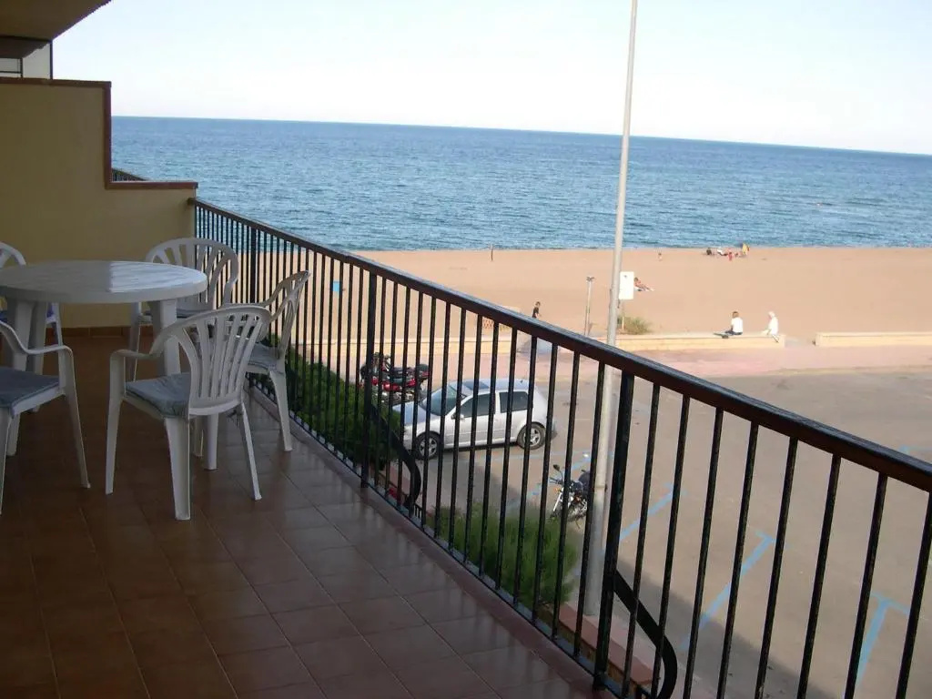 3 Bedrooms Apartment
