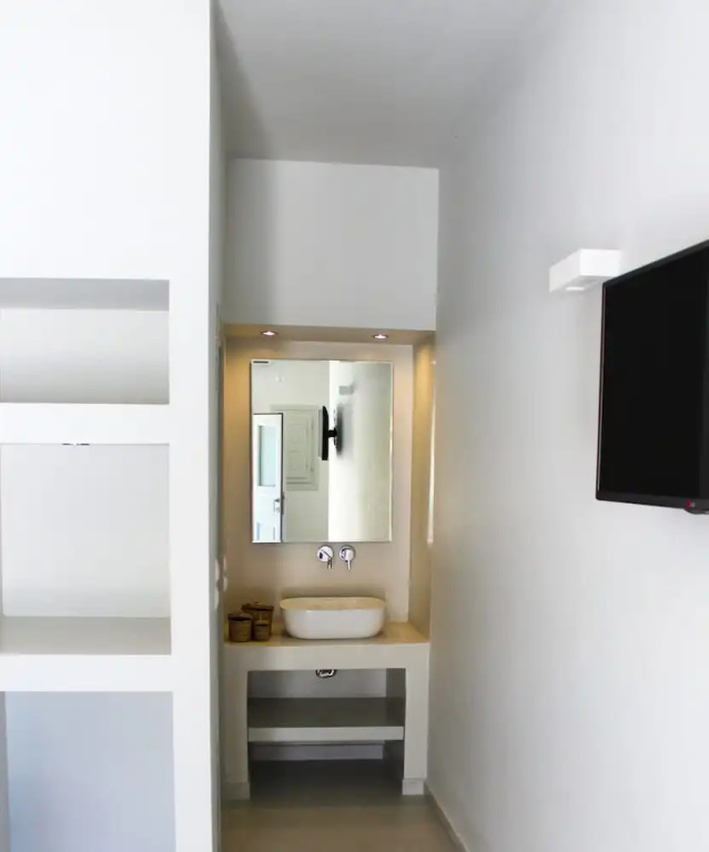 Executive Double room with balcony (full double bed)