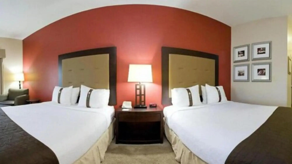Holiday Inn Batesville by IHG - фото 7