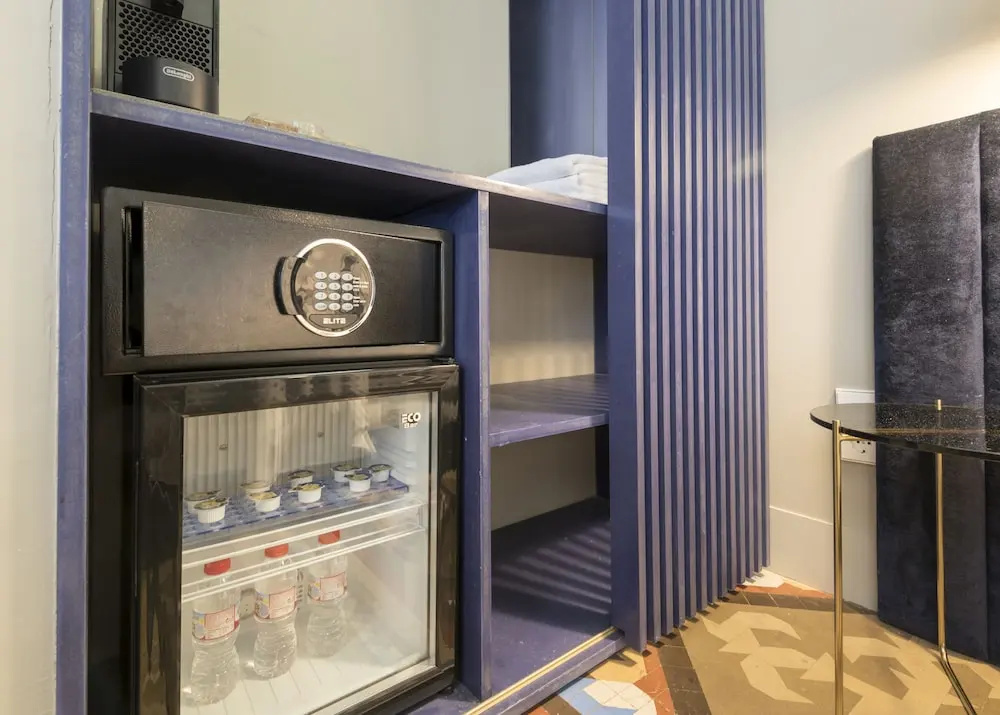 Standard Double room with city view (full double bed)