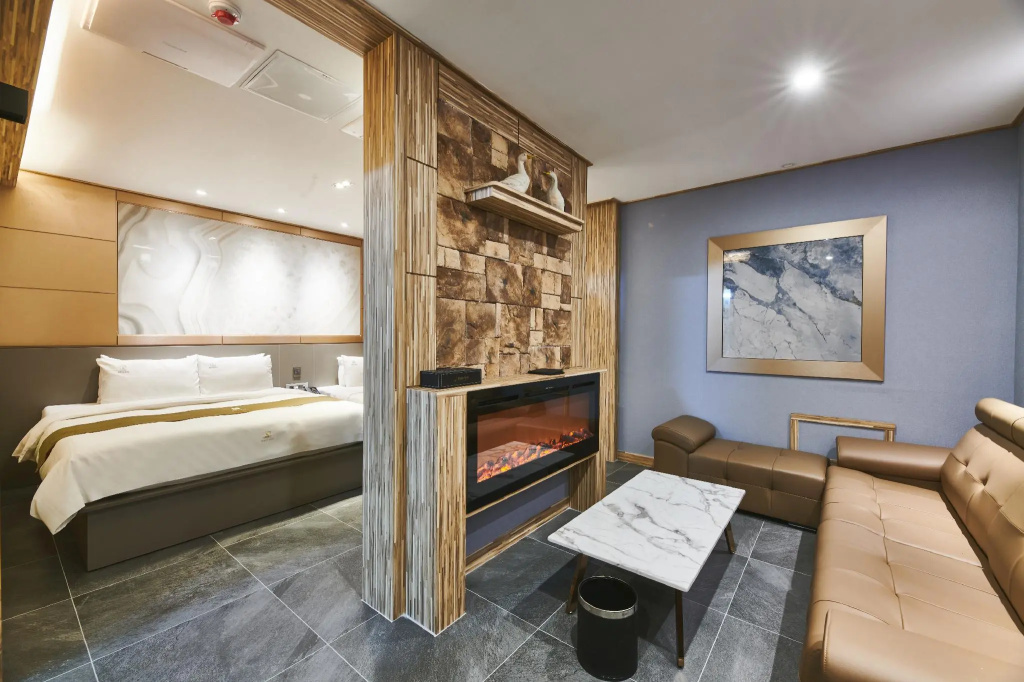 Luxury Suite