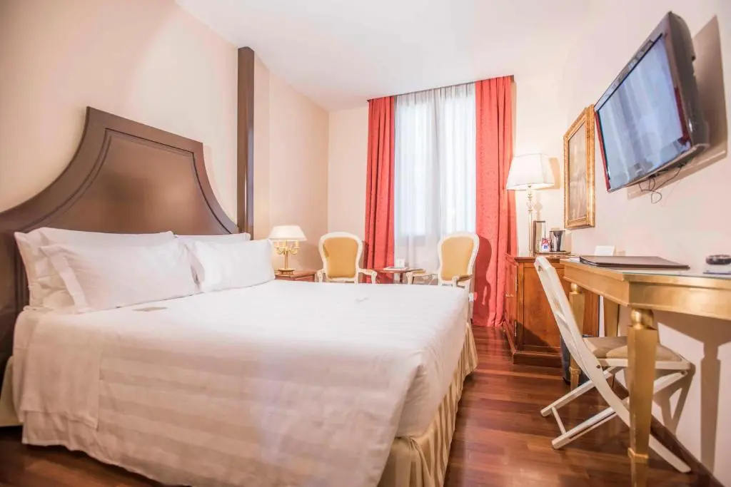 Classic Double room (full double bed)