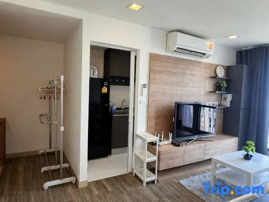Quite Low-rise | 2BR Condo | Pool & Gym | Ekkamai