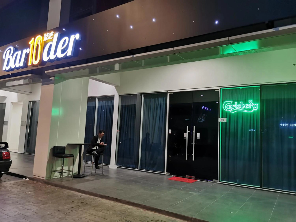 REVO at AURORA PLACE, Pavilion 2, 5 Minutes To AXIATA ARENA BUKIT JALIL FREE WIFI by De Harlequins Guesthouse in Kuala Lumpur