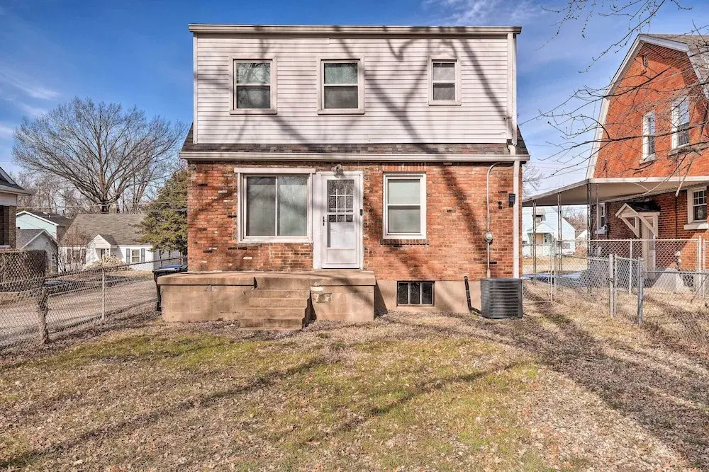 Near Churchill Downs: Pet Friendly, Fenced Yard!