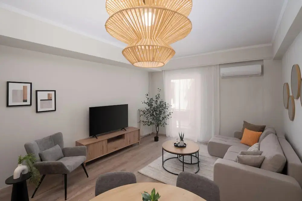 Classic Apartment in Piraeus, walk to Zeas Marina - фото 2