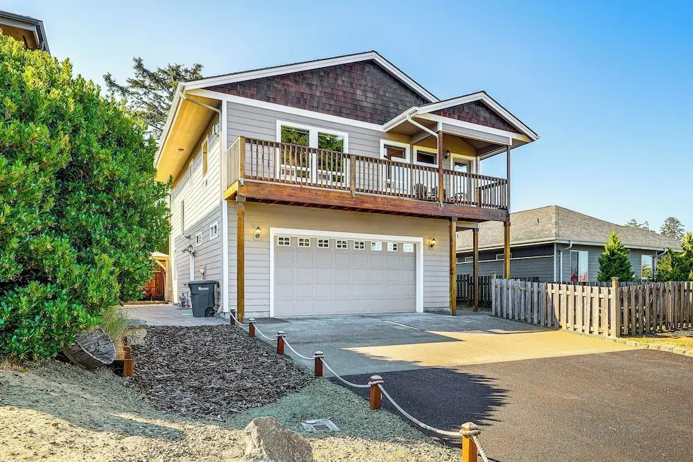 Coastal Oregon Home: Walk to Dock!