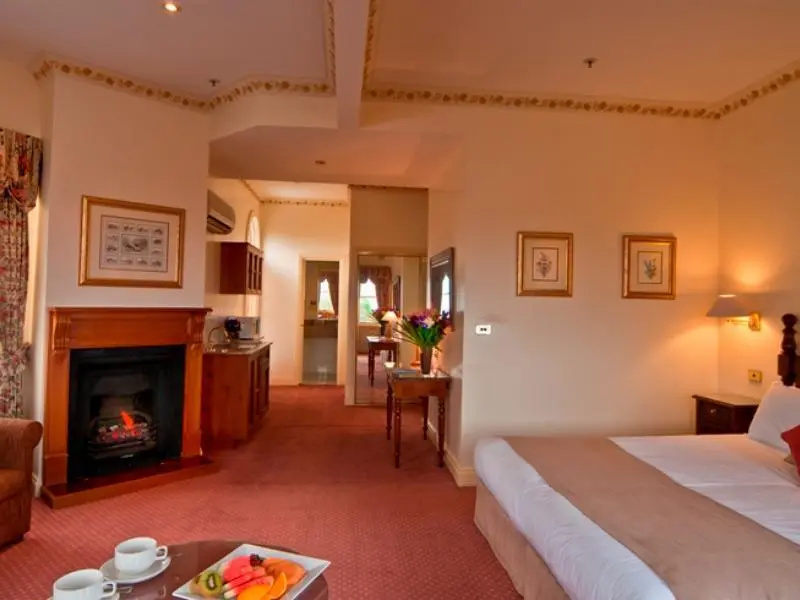 Premium Double Suite with mountain view (full double bed)