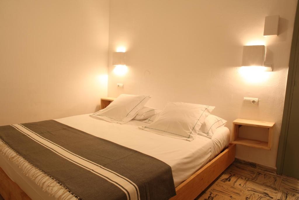 (1)Standard Double room (full double bed) (bed type is subject to availability) at Hostal Juanita in Ibiza Town