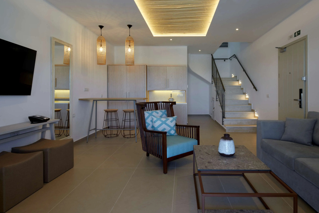 Sea Breeze Santorini Beach Resort, Curio Collection Hilton - 4