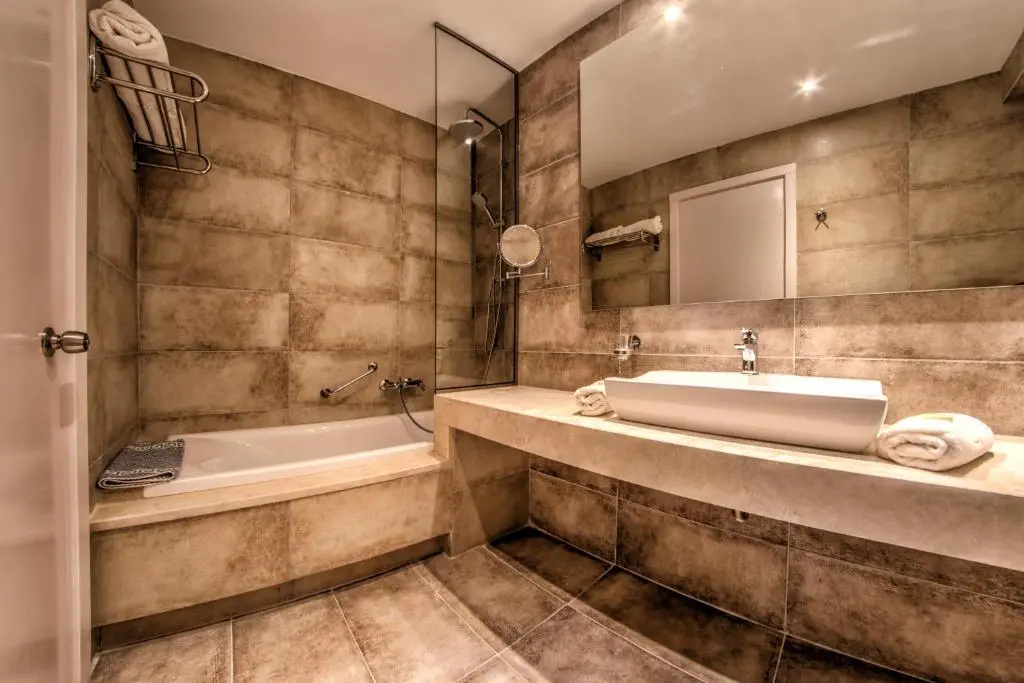 Superior Double room with garden view (full double bed)