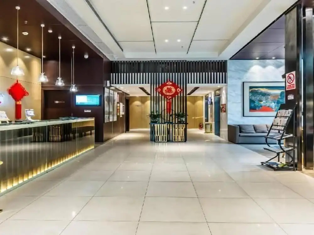 Lobby & Reception