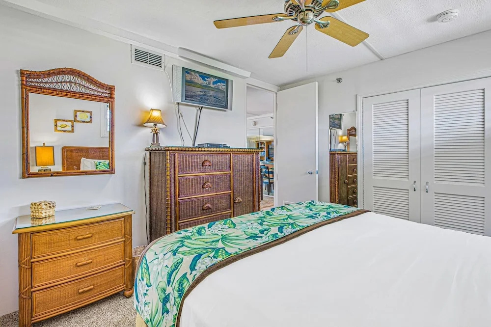 Maui Kai 805 Ocean View 1 bedroom/1 bath 1 Condo by RedAwning