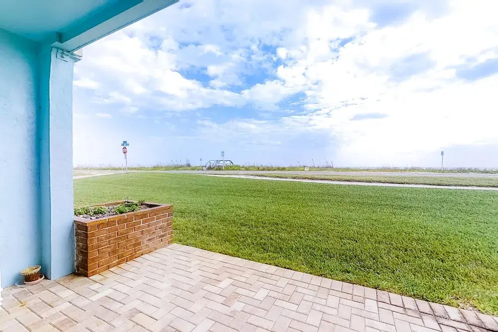 Fabulous Oceanfront Find in Flagler Beach W/shared Pool, Wifi, Central AC, W/D